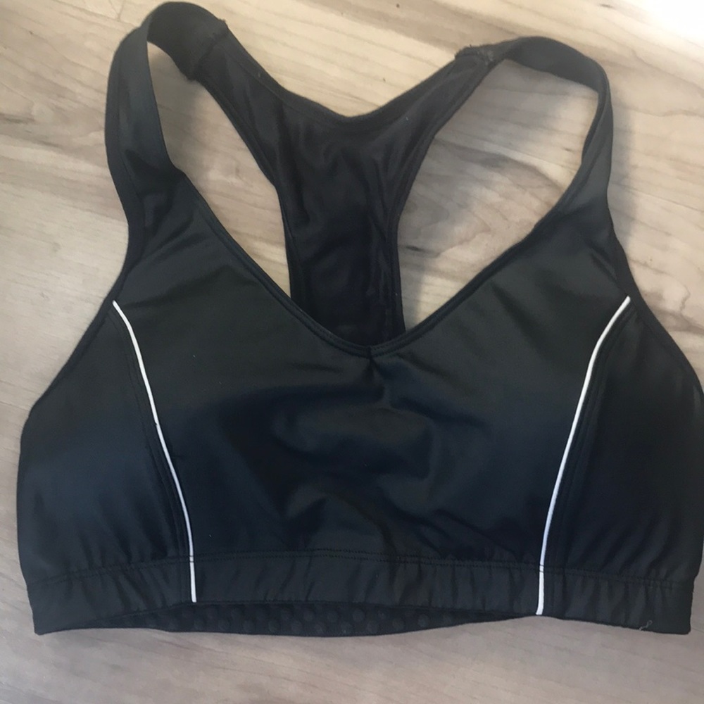 Moving Comfort vixen 32CD- 34C sports bra